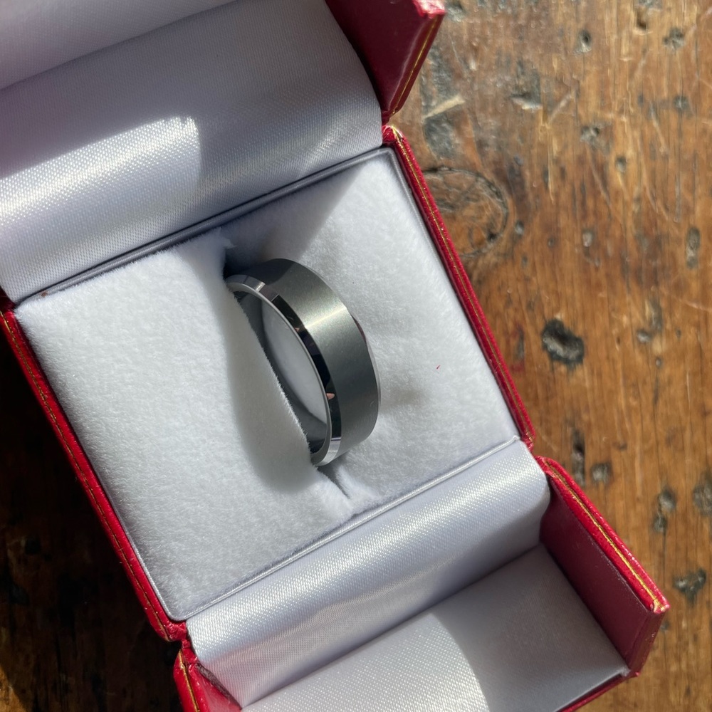 Beautiful Tungsten Mens ring (Sz 12 1/2) 🤍